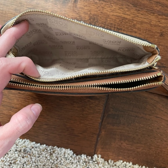 Michael Kors wristlet - Picture 3 of 5